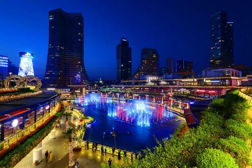 Истанбул и Пеещите фонтани - МОЛ Watergarden Istanbul с&nbsp;Пеещите фонтани, Истанбул, Турция - Singing Fountains in the Watergarden Mall Istanbul, Turkey