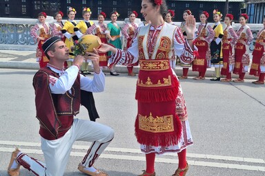 Цветница в Ловеч, пещерата Проходна и Геопарк &bdquo;Искър- Панега&ldquo;