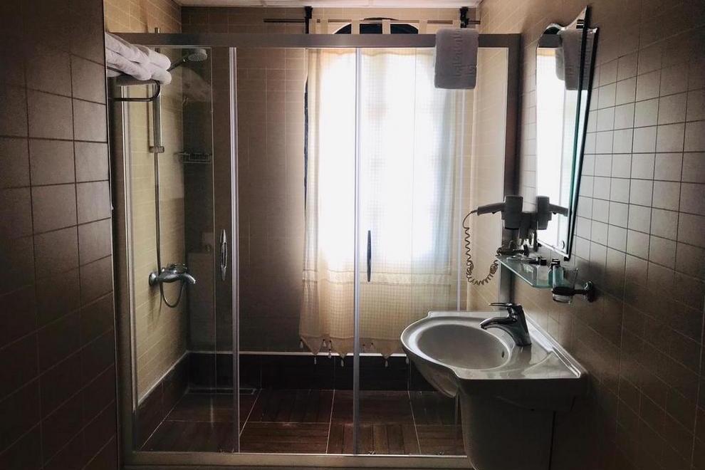 ALTINSARAY HOTEL - Standard Room Bath