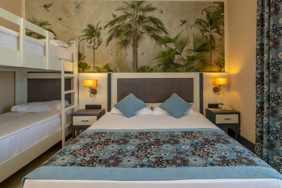 Crystal Paraiso Verde - Standard Room with Bunk Beds