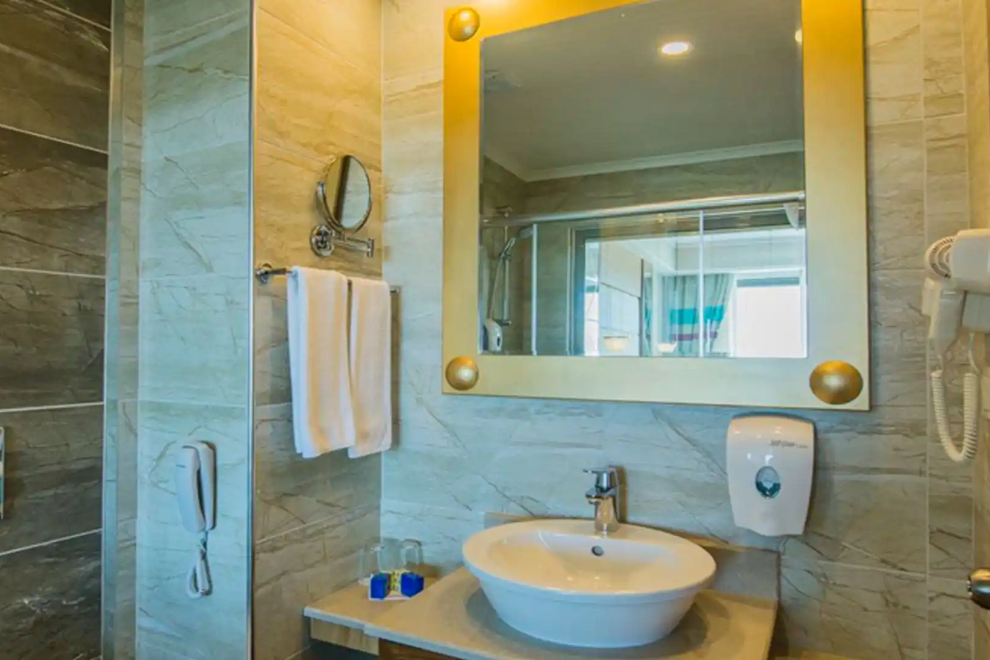 Dream World Aqua - Family Room