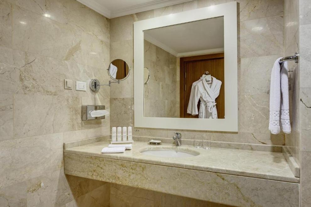 RADISSON BLU RESORT & SPA CESME - Standard Room Bath