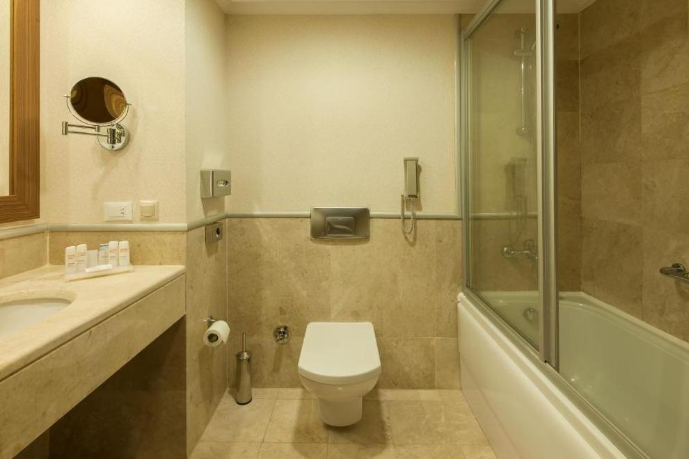 RADISSON BLU RESORT & SPA CESME - Superior Room Bath