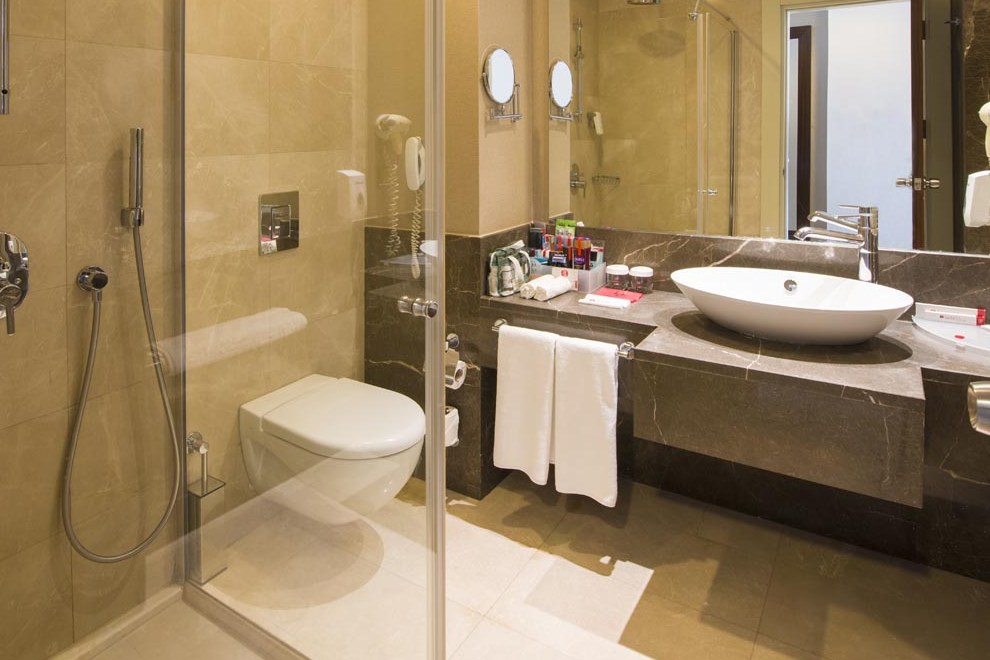 RAMADA PLAZA ANTALYA - Deluxe Room Side Sea View Bath