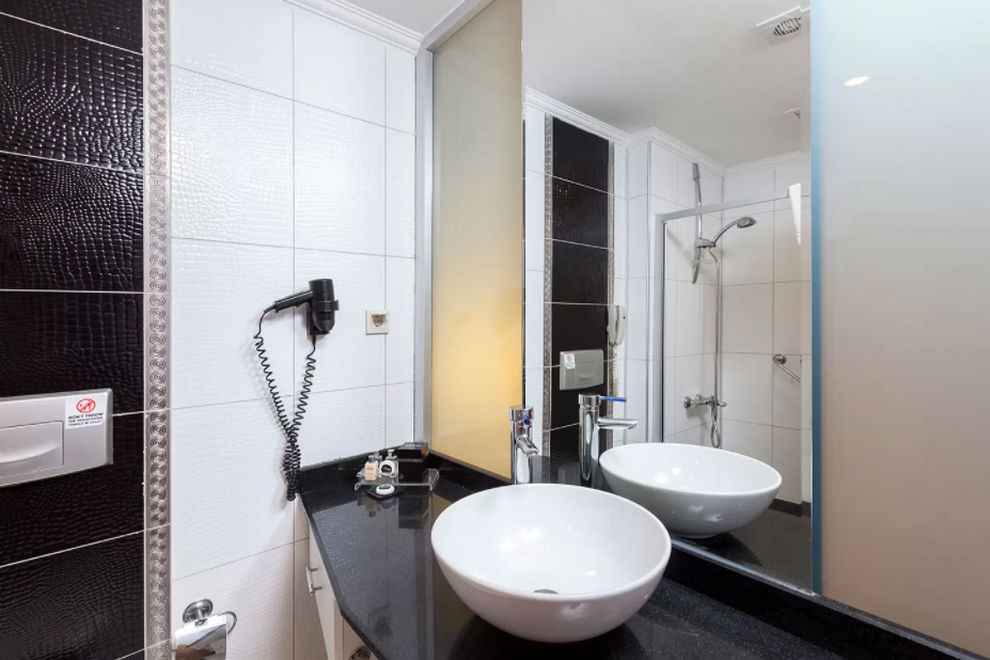 SIDEKUM HOTEL - Standard Room Bath