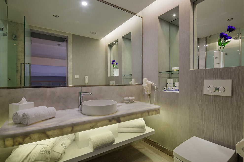 THE SENSE DELUXE  - Duplex Family Room Bath