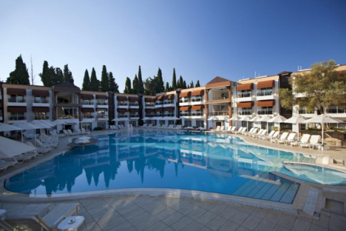 RISA HOTEL  - Изображение 1