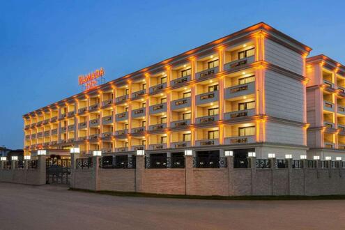 RAMADA PLAZA BY WYNDHAM - Изображение 1