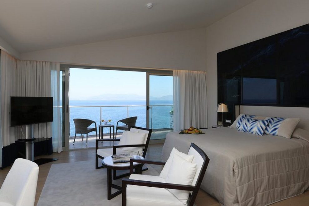 Charisma De Luxe Hotel - Corner Suite