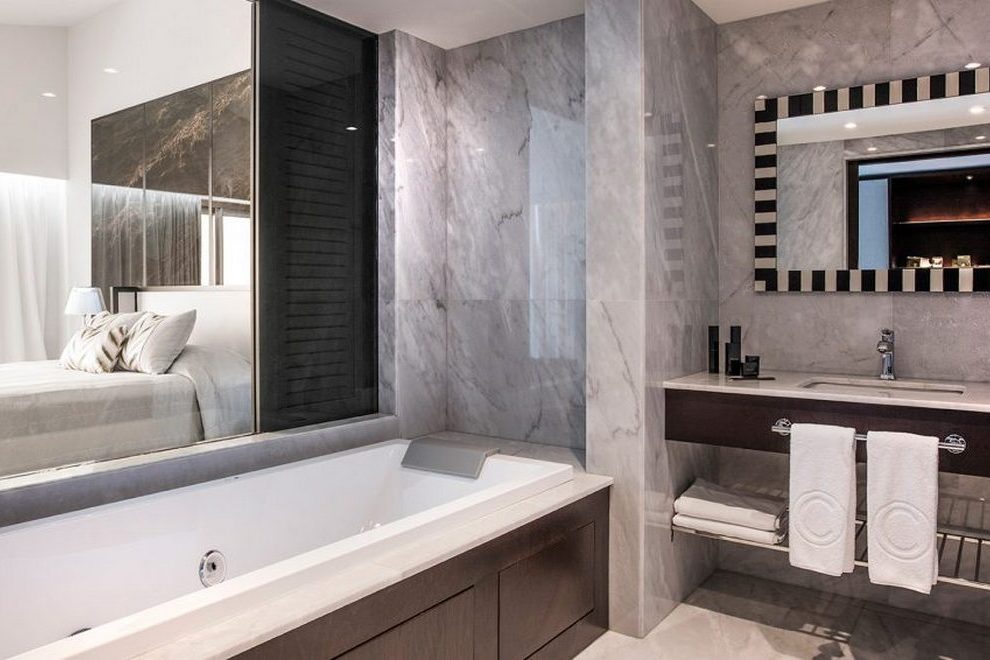 Charisma De Luxe Hotel - Corner Suite