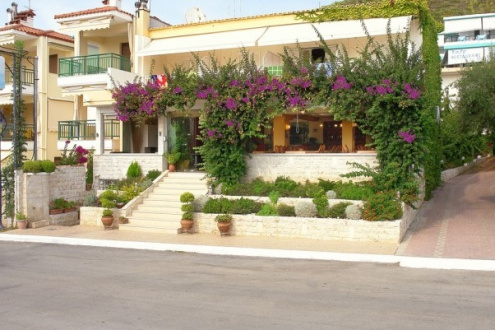 LOUTRA BEACH HOTEL - Изображение 1