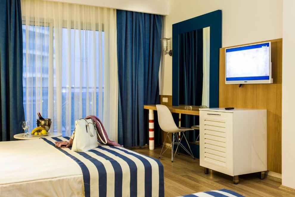 Eftalia Marin - Family Room - Doris-bg.com Eftalia Marin - Family Room